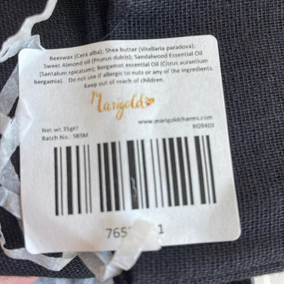 [ Marigold Charms - Sandalwood + Bergamot Gift Set ] - Picture 3 of 6